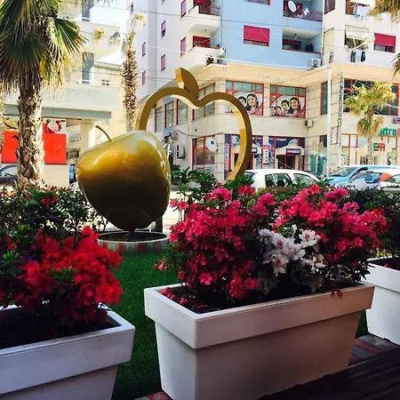 Golden Daire *